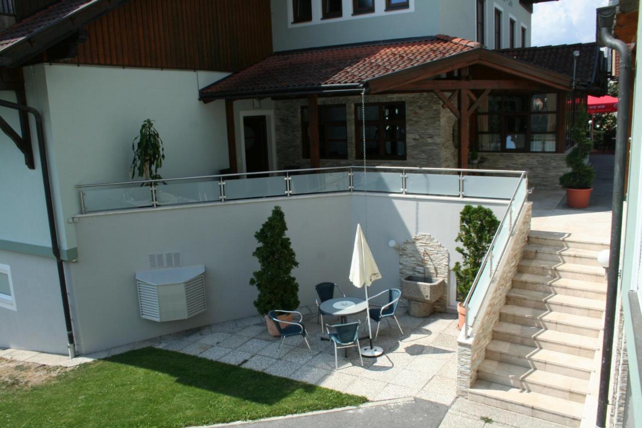 Restaurant - Cafe - Pension Hassler Berg im Drautal Exterior photo